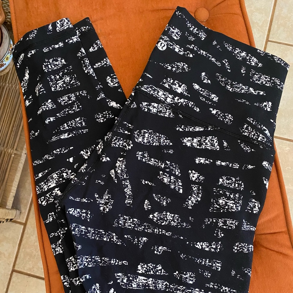 Lululemon Black/white leggings